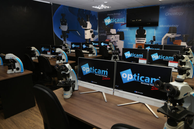 Microscópio Opticam